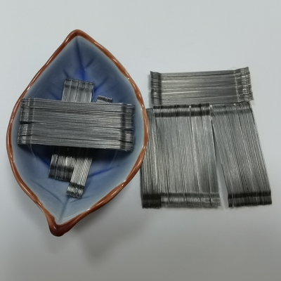 L'extrémité accrochée collée par certificat de la CE a ondulé les fibres en acier pour ARC Uhpc de renfort concret