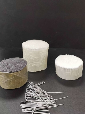 Les macrofibres synthétiques enveloppées dans de l'eau sont utilisées dans les mines et l'hydraulique